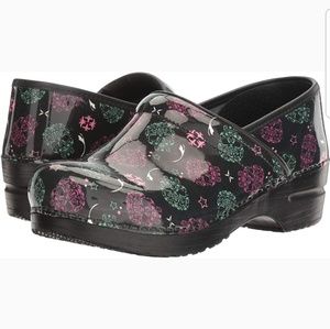 sanita sugar skull clogs